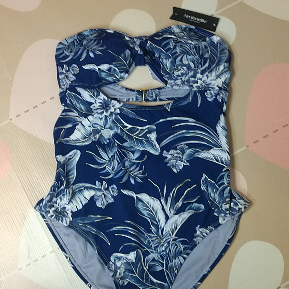 Ambrielle Blue White Floral One Piece Swimsuit. Size S